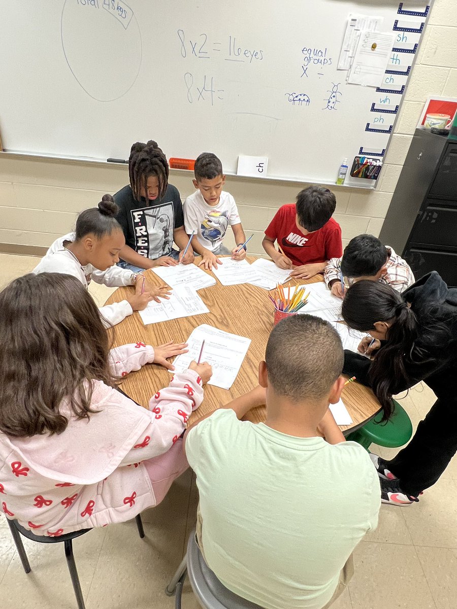 SterlingElemen1's tweet photo. 3rd Grade Math Reteach Groups focusing on OA standards! @CharMeckSchools @IllustrateMath  @ncpublicschools #sterlingpride🐯 #Crew88 #RowTogether🛶 #3rdGrade #reteach https://t.co/eYGqkquN52