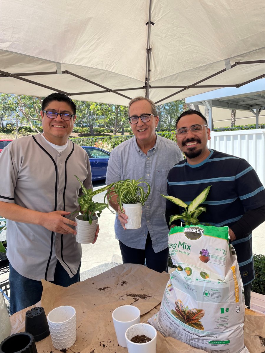 🌍 For #EarthDay2025, our global teams came together to honor the day with zero-waste lunch initiatives, desk planting, beach cleanups, and environmental workshops. #Teamindie showed up for the planet in every time zone.