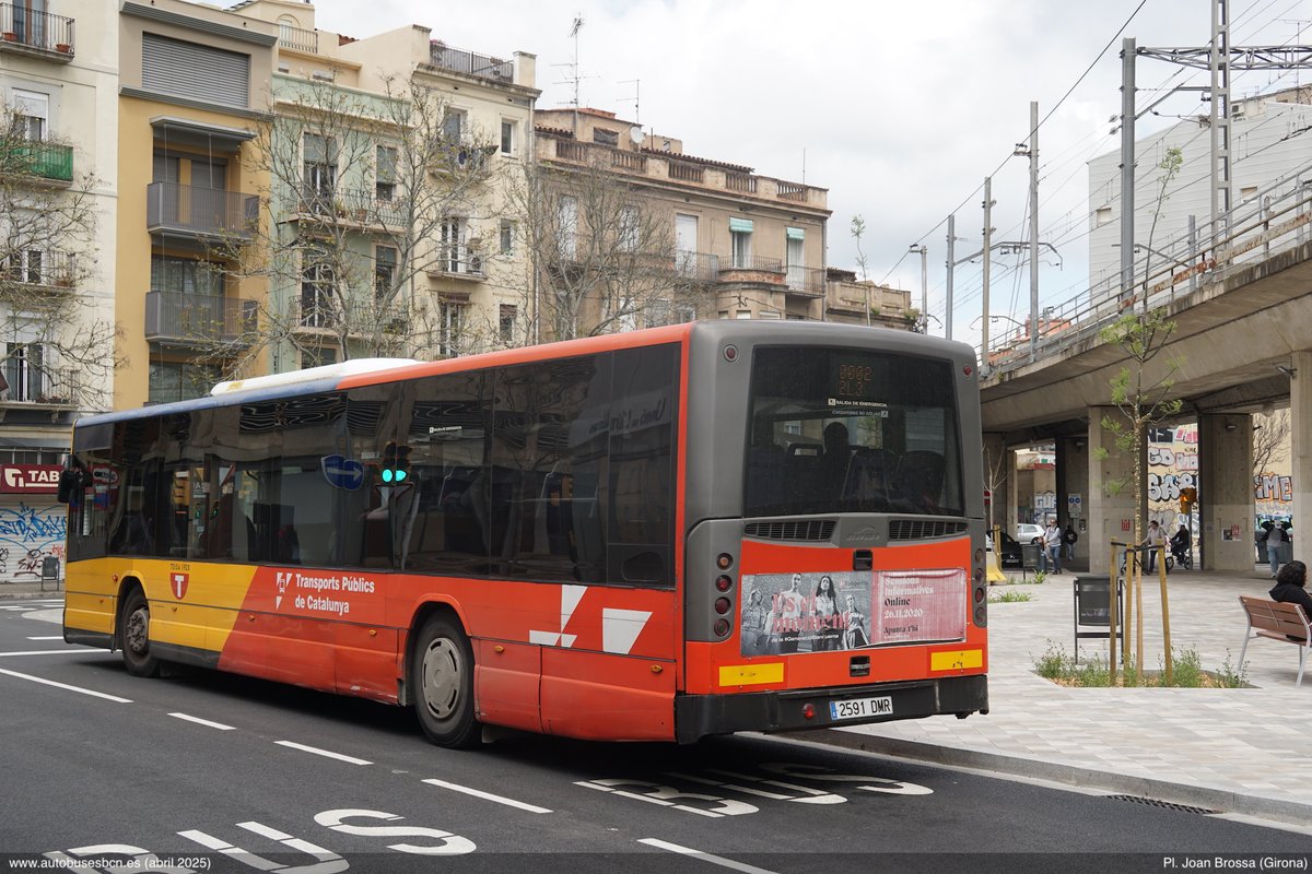 AutobusesBCN's tweet photo. El 14 de abril de 2025 se activó la terminal de bus de las líneas L3 y L4 en la Pl. Joan Brossa. Esta activación implicó la anulación de los tradicionales y veteranos terminales de Pl. Poeta Marquina y Pl. Marquès de Camps. #teisa #girona @Girona_Cat @ViladeSalt https://t.co/lm5MYJnn57