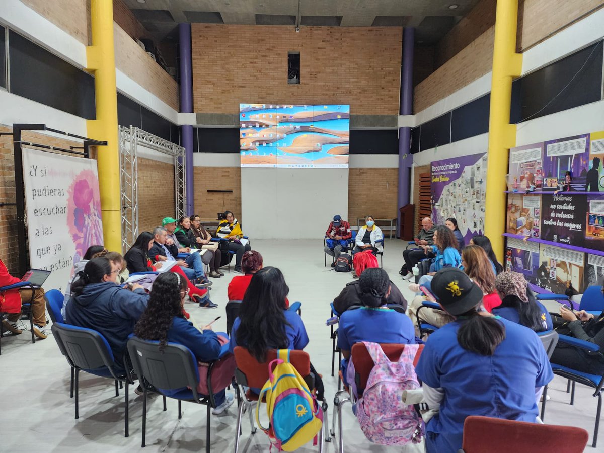 SubLGBTI's tweet image. #Hoy en el Comité Operativo Local de Ciudad Bolívar 🏘️, en articulación con @SubRedSur 🏥, hablamos sobre familias diversas 👨‍👨‍👧‍👦👩‍👩‍👧‍👧 para sensibilizar a ciudadanía 👨🏽‍💼👩🏼‍💼, fundaciones 🤝 y funcionarios/as 🧑‍💼 presentes en la localidad. ¡Todas las familias cuentan!

#SePuedeSer…