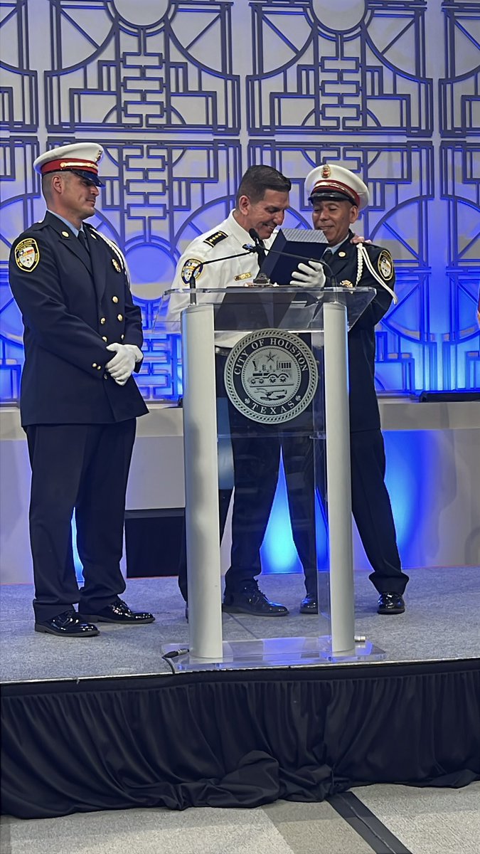 HFDChiefMunoz's tweet image. The Honor Guard is an integral part of the firefighting tradition. From the day a firefighter is sworn in until the day they pass, the Honor Guard is there, providing steadfast commitment and support.
I’m deeply proud of the 8 members who joined the Honor Guard today.
