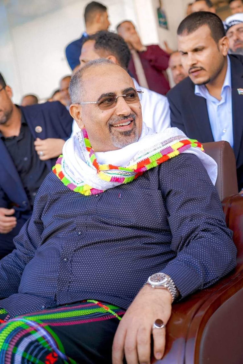 في كل  زياراته لحضرموت يؤكد الرئيس القائد عيدروس الزُبيدي بأن (حضرموت هي الجنوب والجنوب حضرموت)، وأنها العمود الفقري للدولة الجنوبية القادمة.
وكان أول من جاء إلى حضرموت مباركا ومشجعا لقيام الجامع الحضرمي وداعما لمخرجاته
#ذكرى_تحرير_ساحل_حضرموت