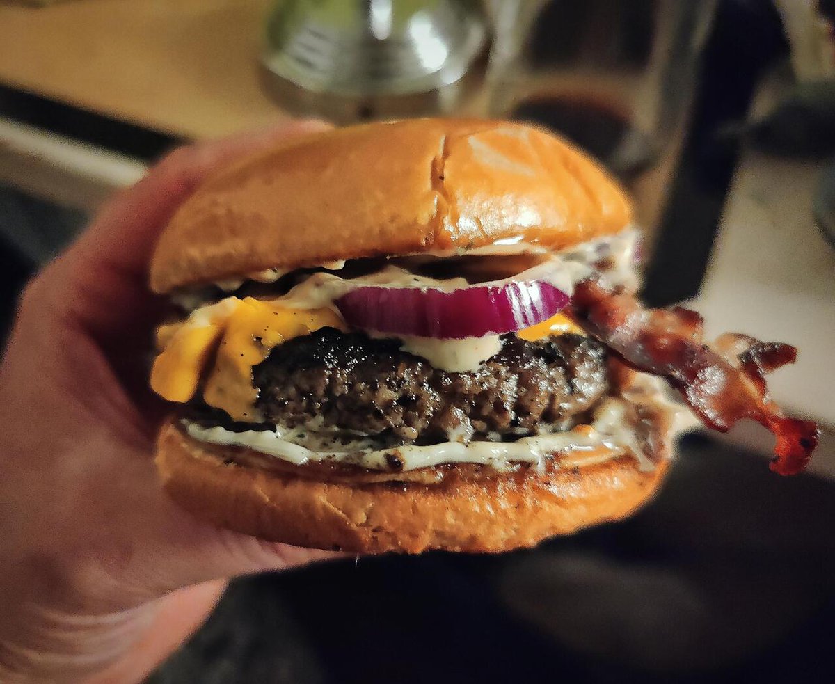 gamefamex's tweet photo. The bacon is about to escape! You have 1 second to catch it!!
👉 https://t.co/yaEStox73k
#ad #BaconEscape #CatchTheBacon #FoodFun #BaconChallenge #CrazyFoodMoments #foodie #burgers #cooking #fastfood #trending #sandwiches #yum #foodpoll https://t.co/YXDbDZ4EQu