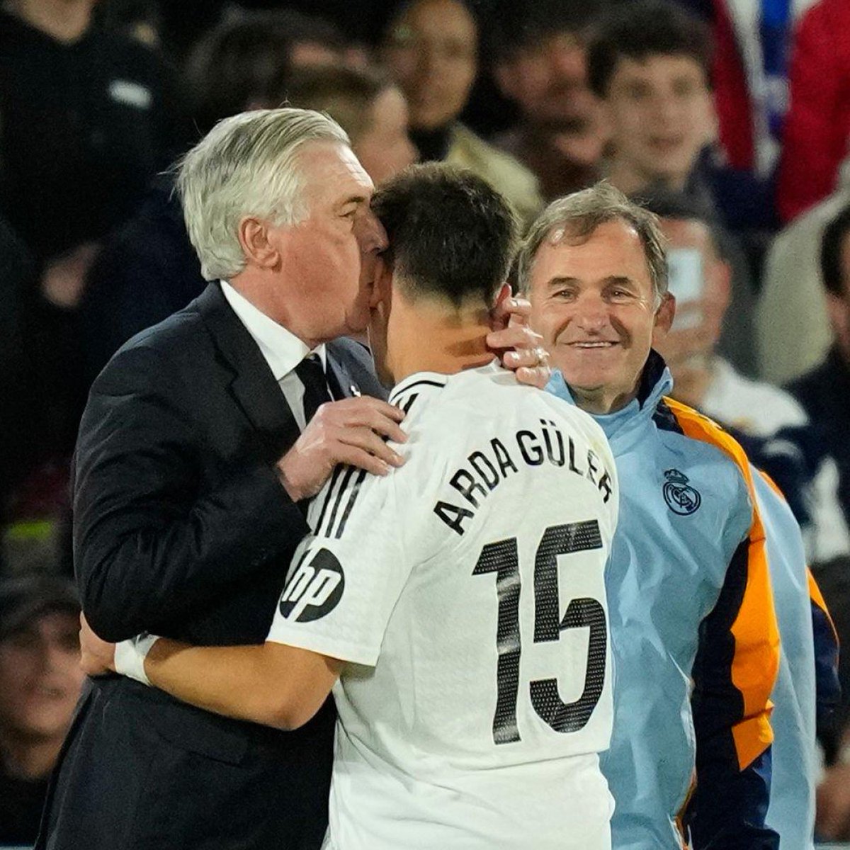 Carlo Ancelotti with Arda Güler after the goal. 😘