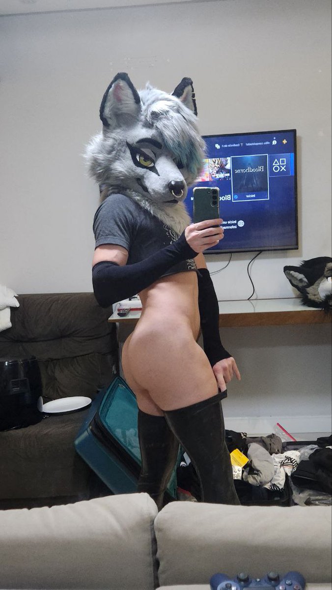 The correct outfit to play Bloodborne