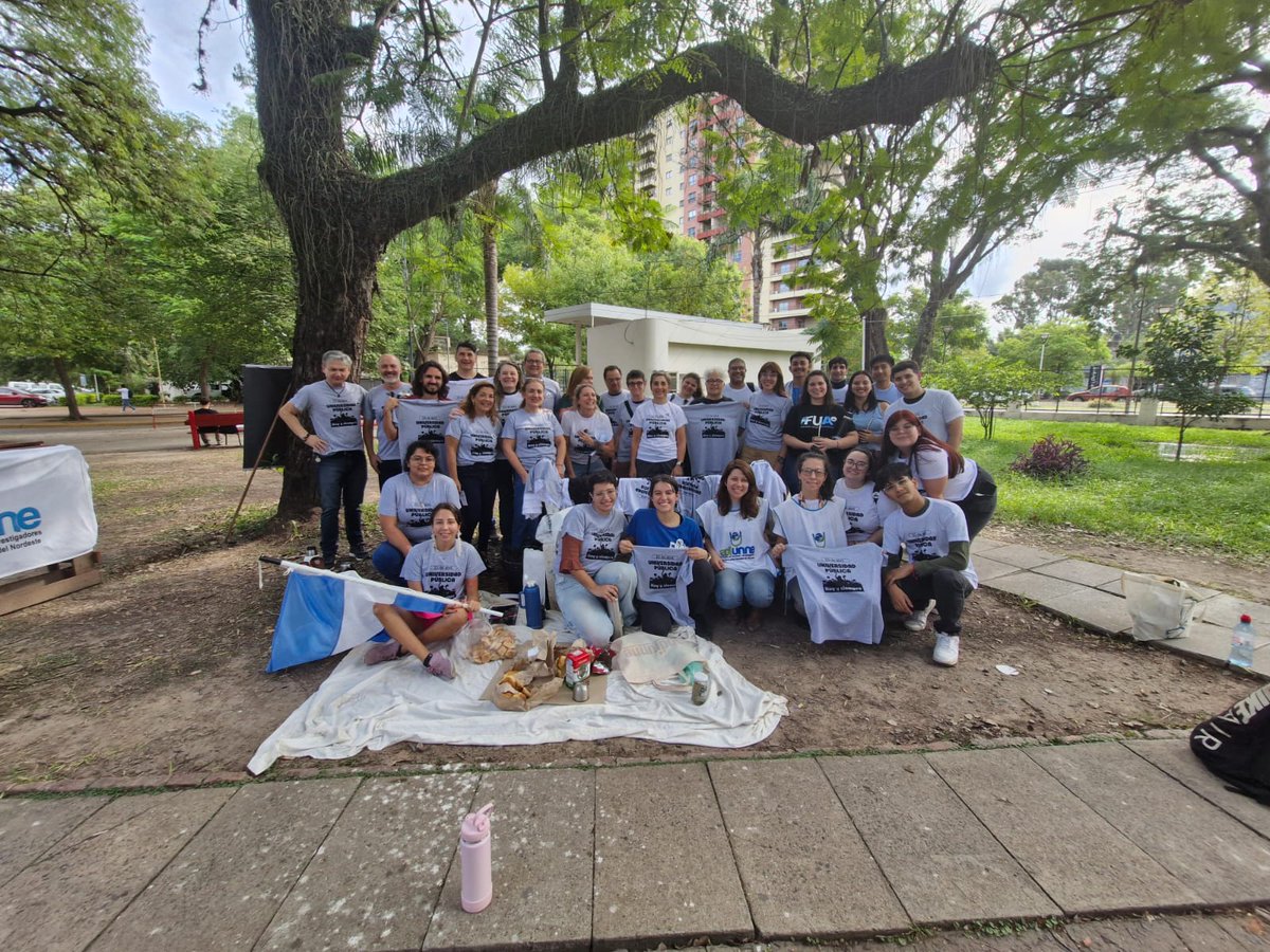 Hace un año estábamos en la calle por la universidad pública. HOY, UN AÑO DESPUÉS, ESTAMOS PEOR. ¡No podemos normalizar esto! 
#LaEducaciónSeDefiende #UniversidadPúblicaHoyYSiempre  #UniversidadPúblicaEnPeligro #LaEducaciónEsUnDerecho #DefendamosNuestroFuturo