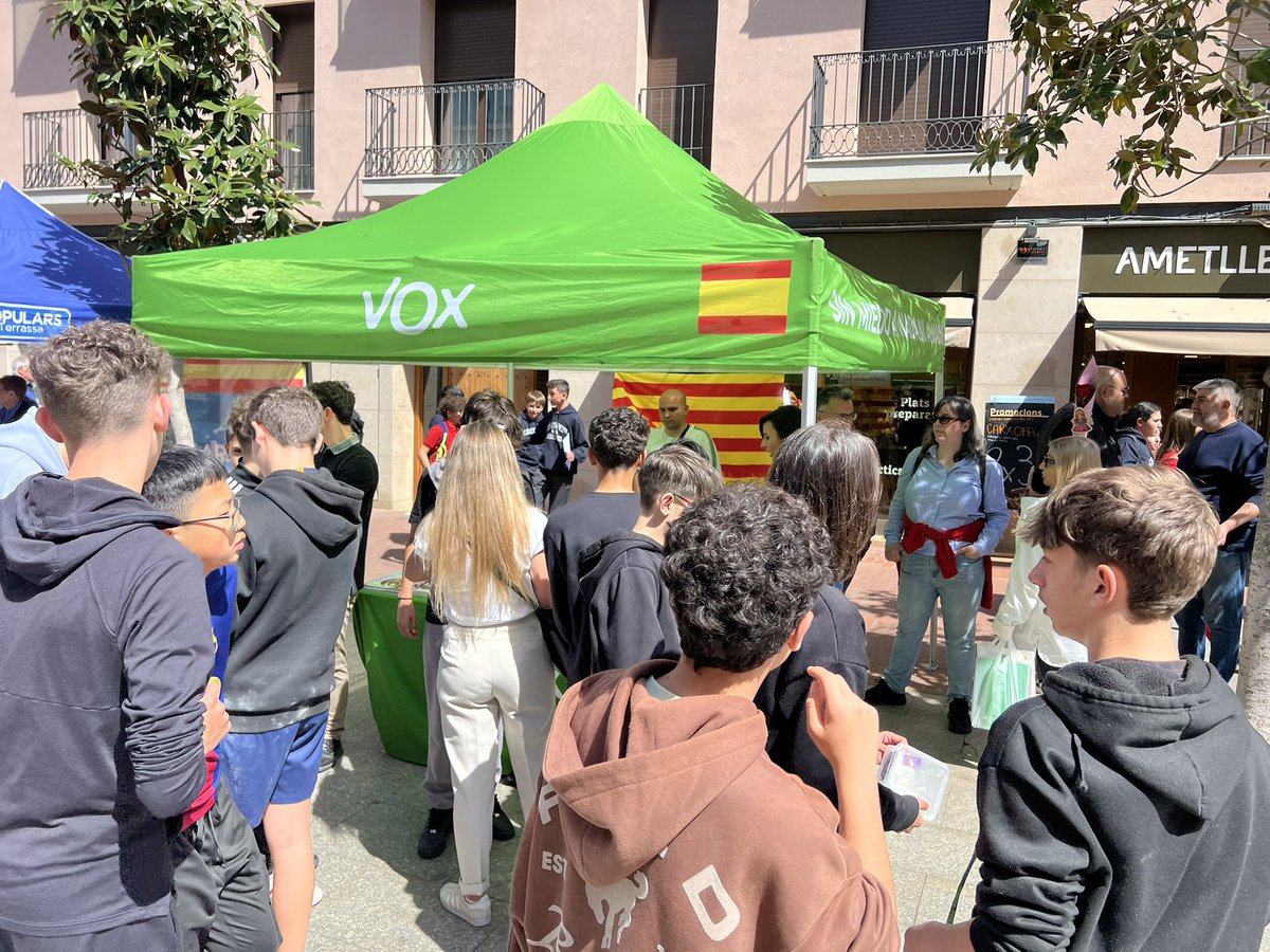 Sin palabras. Sólo podemos daros las gracias por vuestra acogida hoy en la carpa de #SantJordi en #Terrassa.

¡Hay futuro! 💪💚

#LaTerrassaDeAlicia