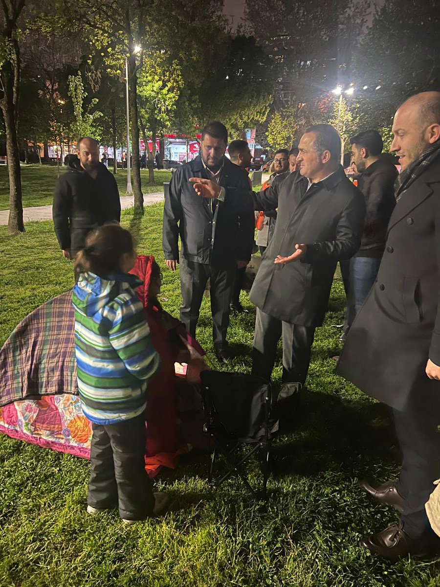 🇹🇷Haydar Ali YILDIZ (@haydaraliyildiz) on Twitter photo İlçe Başkanımız Sn. Kasım Fırat (<a href="/kasimfirat/">Kasım Fırat</a>) ve teşkilatımızla, depremi hisseden ve endişelenen vatandaşlarımızla bir aradayız.
Birlikte ve dayanışma içinde, her zorluğun üstesinden geleceğiz.
Rabbim her türlü afetten ülkemizi ve milletimizi korusun.
📍Beyoğlu İlçe Başkanımız Sn. Kasım Fırat (<a href="/kasimfirat/">Kasım Fırat</a>) ve teşkilatımızla, depremi hisseden ve endişelenen vatandaşlarımızla bir aradayız.
Birlikte ve dayanışma içinde, her zorluğun üstesinden geleceğiz.
Rabbim her türlü afetten ülkemizi ve milletimizi korusun.
📍Beyoğlu