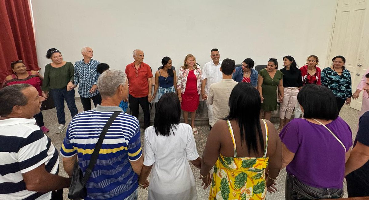 📌 Continúa el encuentro de #CubaMined y #UNESCO junto a representantes de la Red de Escuelas Asociadas a la UNESCO en Cuba. Se compartieron experiencias de educación transformadora en desarrollo sostenible, ciudadanía global, educación cultural y artística y educación oceánica.