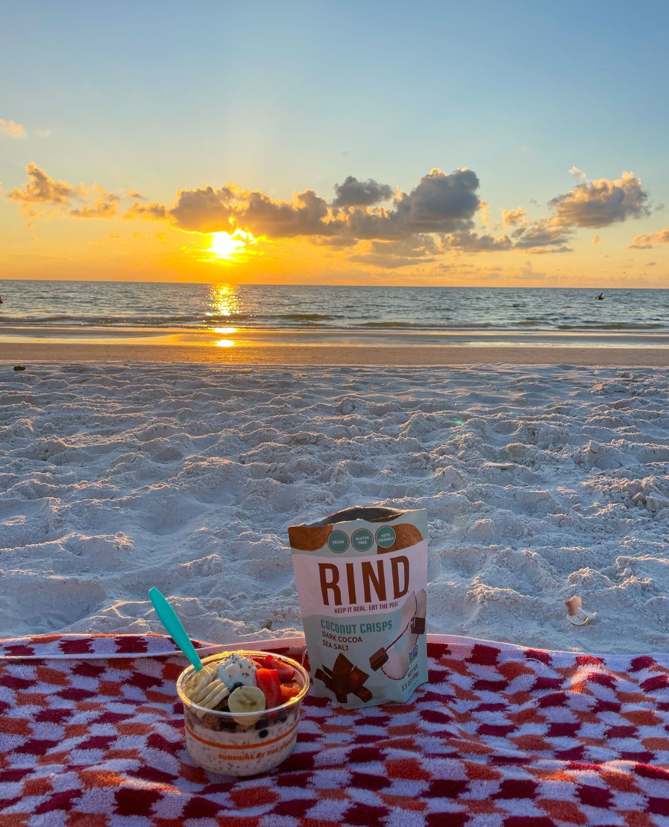 RIND: the main character at every picnic 🧺✨
Whether you’re in grassy fields 🌿, seaside 🌊, or a spring garden 🌸 — our snacks were made for the spotlight (and the sunshine). 🌞🍍

Swipe through for picnic inspo ➡️

Happy National Picnic Day! 💖