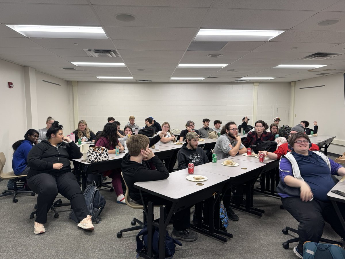 RCCSDsuper's tweet photo. I was able to enjoy lunch with our seniors at Great Oaks today. Learning about their programs and future goals. What an amazing group. Go Reading! #bluedevilway https://t.co/ikjsO0ptB0
