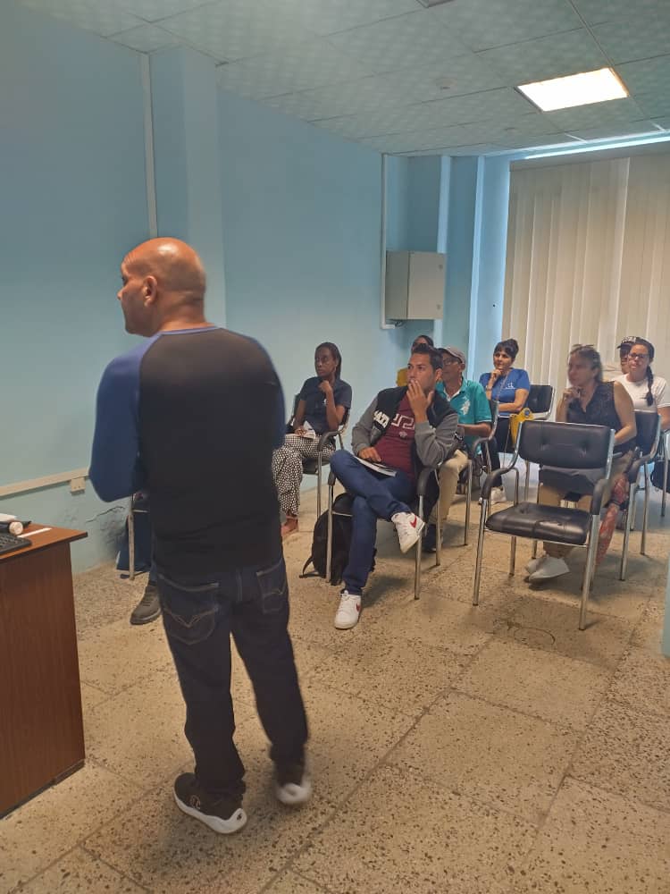 CITMATELOficial's tweet photo. 📱🇨🇺 Realiza #Citmatel Ejercicio Introductorio sobre Inteligencia Artificial en sus sedes de Pinar del Río y Cienfuegos.
👏 ¡Aprendizaje, intercambio y entusiasmo! Agradecemos a los asistentes por sumergirse en este universo de innovación
#Cuba #Tecnología https://t.co/RHabmPjojC
