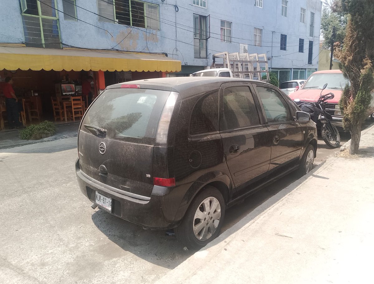 Nos apoyan en privada de pino y calle 5 en la colonia liberación.
Este vehículo lleva más de 6 meses en la zona. <a href="/C5_CDMX/">C5 CDMX</a> <a href="/OVIALCDMX/">OVIAL_SSCCDMX</a> <a href="/SSC_CDMX/">SSC CDMX</a> <a href="/UCS_GCDMX/">Unidad de Contacto del Secretario SSC CDMX</a> <a href="/PabloVazC/">Pablo Vázquez Camacho</a>