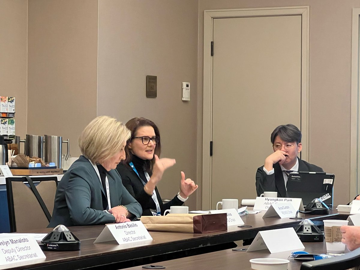 APECBiz's tweet image. ABAC Chair 2025 H. S. Cho gets ABAC 2 rolling with the Opening Chairs’ Meeting where Chairs of the 5 Working Groups outline their respective agenda for this meeting. A key deliverable of this meeting will be ABAC’s letter and report to APEC Ministers Responsible for Trade who…