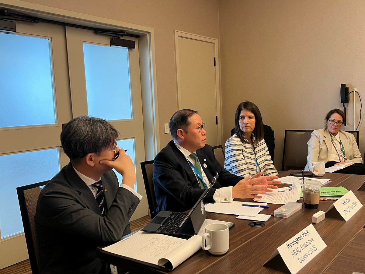 APECBiz's tweet image. ABAC Chair 2025 H. S. Cho gets ABAC 2 rolling with the Opening Chairs’ Meeting where Chairs of the 5 Working Groups outline their respective agenda for this meeting. A key deliverable of this meeting will be ABAC’s letter and report to APEC Ministers Responsible for Trade who…
