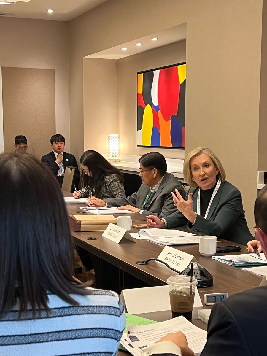 APECBiz's tweet image. ABAC Chair 2025 H. S. Cho gets ABAC 2 rolling with the Opening Chairs’ Meeting where Chairs of the 5 Working Groups outline their respective agenda for this meeting. A key deliverable of this meeting will be ABAC’s letter and report to APEC Ministers Responsible for Trade who…