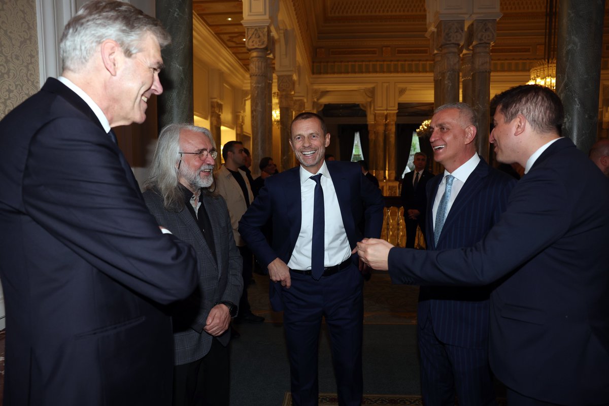 Türk futbol ailesinin ve Avrupa futbolunun üst düzey yöneticileri, Türkiye Futbol Federasyonu'nun temasları sonucu yarın İstanbul'da faaliyete geçmesi kararlaştırılan UEFA Temsilciliği'nin açılışı kapsamında düzenlenen gala yemeğinde bir araya geldi.

👉 tff.org/default.aspx?p…