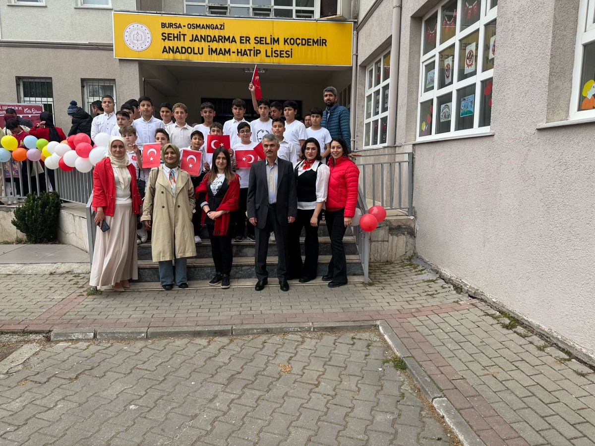 AihlSelim's tweet photo. 23 Nisan Ulusal Egemenlik ve Çocuk Bayramı, okulumuzda düzenlenen törenle coşkuyla kutlandı. Öğrencilerimiz, öğretmenlerinin rehberliğinde hazırladıkları şiir, müzik ve dans gösterileriyle bayramın ruhunu en güzel şekilde yansıttı. https://t.co/HxILlWZzqK