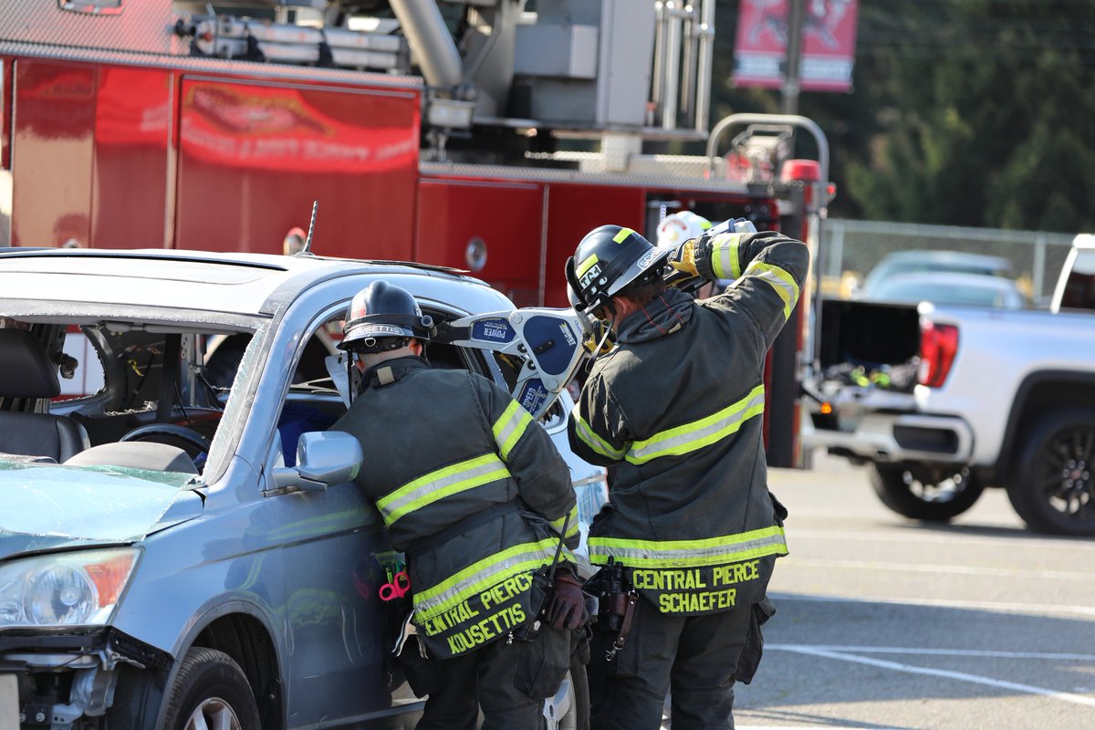 This morning, Bethel High School seniors participated in the impactful Arrive Alive program, an event designed to educate students about the real-life consequences of impaired driving.
Thank you to all who helped make this a successful event.