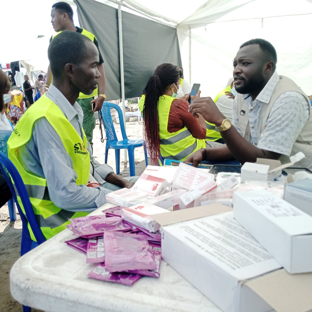 RIPOSTE POST INONDAT
Collaboration entre le Responsable des RECO de la coalition des ONGS membres du GT SSR-NATIONAL et celui du la ZS de Bandal afin de planifier ensemble une bonne sensibilisation et coordonnée sur le site <a href="/achubecky/">Achu lordfred</a> <a href="/UNFPARDC/">UNFPA-RDC</a> <a href="/OMSRDCONGO/">OMS RDC</a> <a href="/UNICEFDRC/">UNICEF en RDC</a> <a href="/madybiaye1/">Mady Biaye</a>