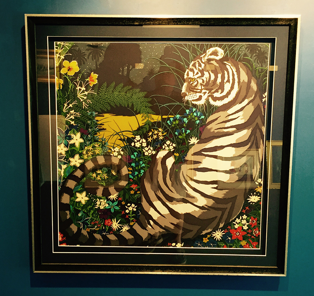 GearyGallery's tweet image. Mother's Day is near! Bring her favorite collectible for a custom shadowbox. Shown: Hermes Scarf. What would you frame? gearygallery.com/accent-picture…  #CustomShadowbox #MothersDay #GiftIdeas #FramedArt #GiftForMom #DisplayYourMemories #HermesScarf #CustomFraming #FrameShopCT
