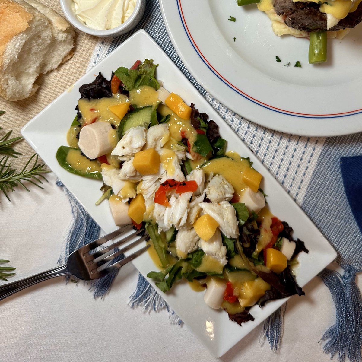 AntoinesNOLA's tweet photo. Have you tried our #SaladMartinique? ๐ฅ
Cucumbers, #heartsofpalm, #roastedredpeppers and #avocados topped with a #mango papaya dressing. Why not add #jumbolumpcrabmeat for a little extra?! Life's too short! Enjoy every bite!
#antoines1840 #antoinesnola #nolalunch #lunch https://t.co/vlc3HsmaPr