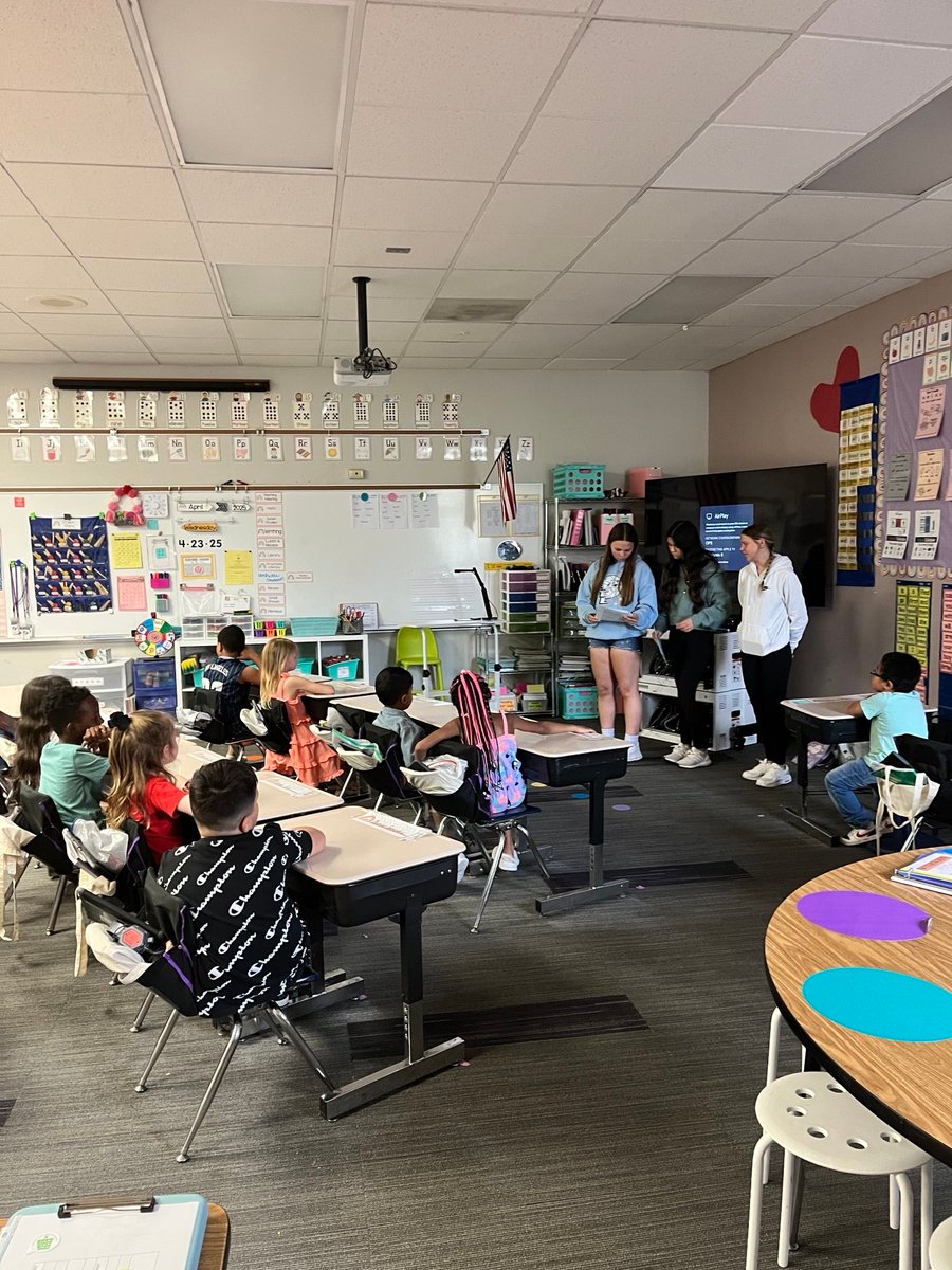 OPS_PrairieWind's tweet image. Shoutout to @OPS_Westview Health Club for teaching our 1st graders about handwashing with a story, song, and Scrubby Bear! 🐻💧 Our students even signed a pledge to keep those hands clean! 🧼🎶 #PrairieWindPride #HealthyHabits