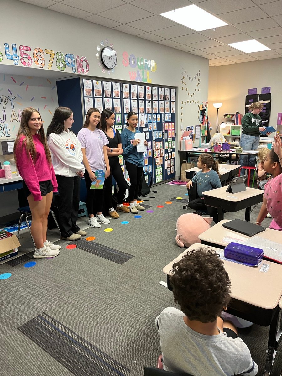 OPS_PrairieWind's tweet image. Shoutout to @OPS_Westview Health Club for teaching our 1st graders about handwashing with a story, song, and Scrubby Bear! 🐻💧 Our students even signed a pledge to keep those hands clean! 🧼🎶 #PrairieWindPride #HealthyHabits