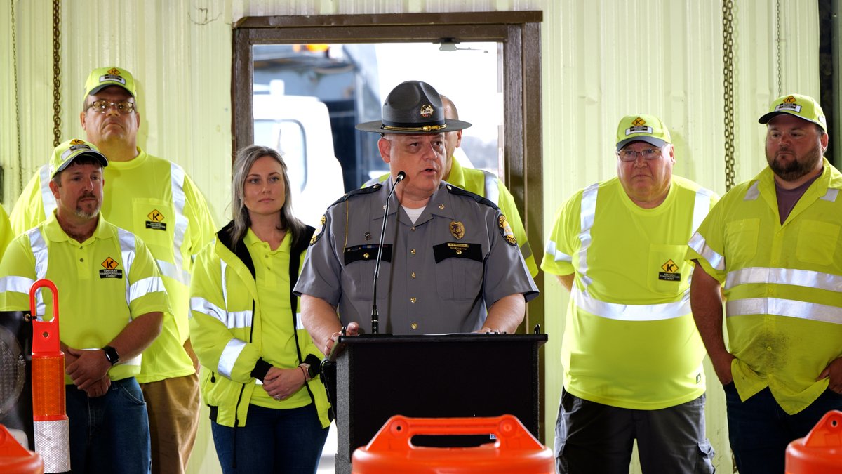 KY State Police (@kystatepolice) on Twitter photo 🚧 It’s National Work Zone Awareness Week 🚧
KSP Major Eric Walker joined the <a href="/KYTC/">Kentucky Transportation Cabinet</a> and other safety partners to encourages drivers to use extra caution when traveling through highway work zones.
Every cone, every barrier, every vest represents a life. #NWZAW #Orange4Safety 🚧 It’s National Work Zone Awareness Week 🚧
KSP Major Eric Walker joined the <a href="/KYTC/">Kentucky Transportation Cabinet</a> and other safety partners to encourages drivers to use extra caution when traveling through highway work zones.
Every cone, every barrier, every vest represents a life. #NWZAW #Orange4Safety