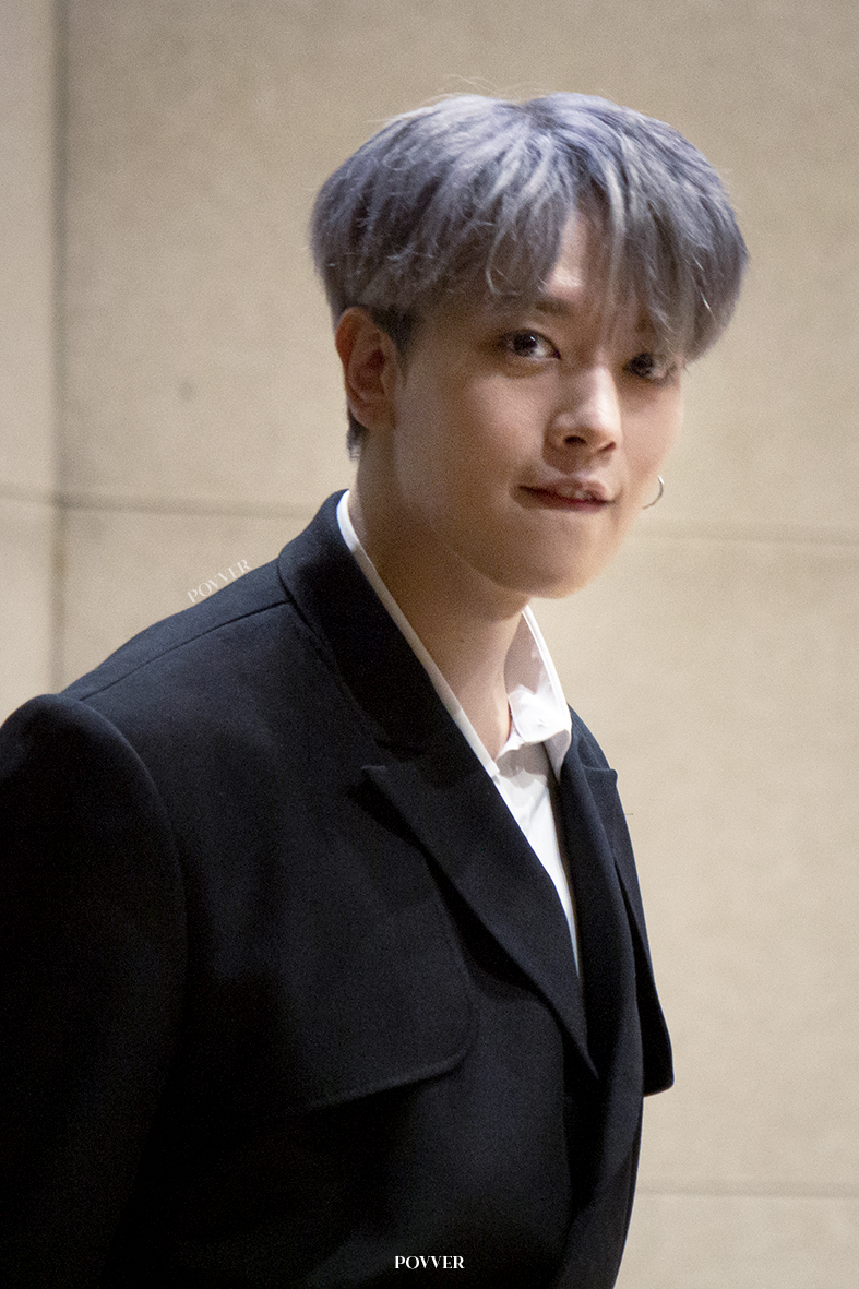 pov_ver's tweet photo. 220603 디마뮤 팬사인회
[Dear My Muse Fansign]

R✌️ elegance

#레이븐 #RAVN #レイブン
@RAVN_JP https://t.co/rT82BrPcr9