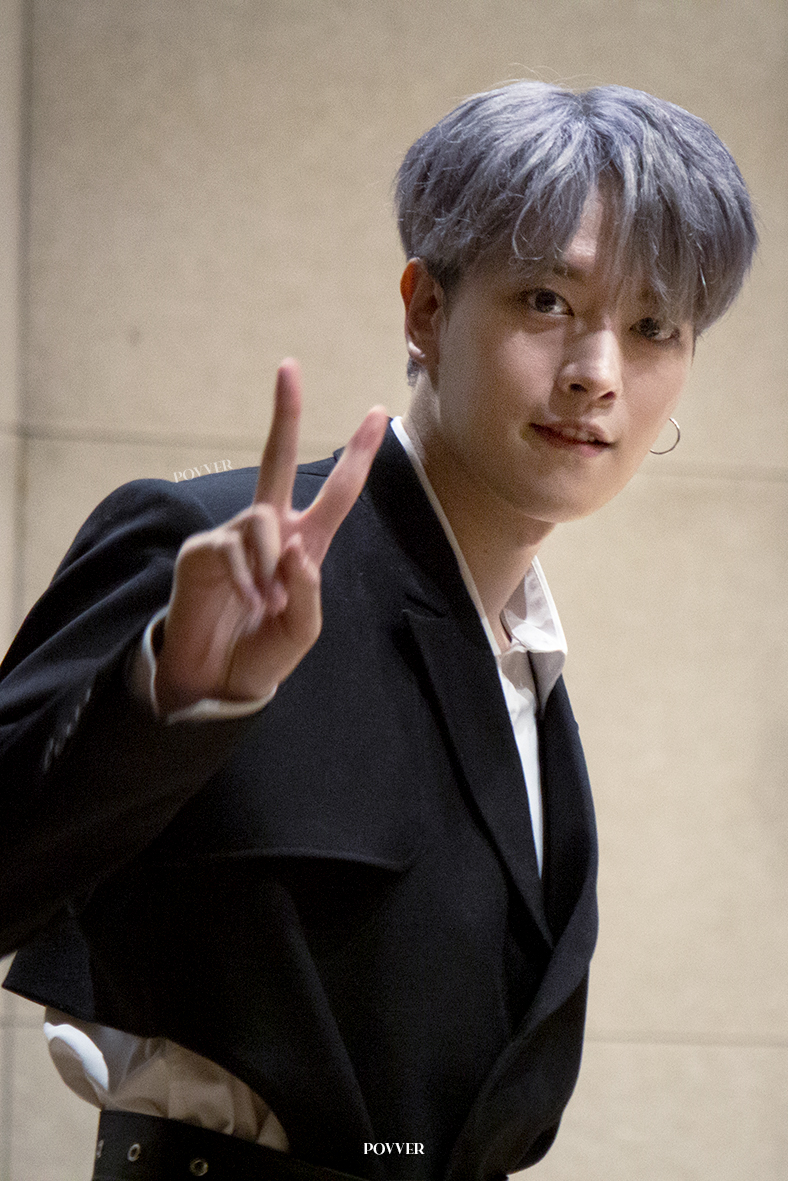 pov_ver's tweet photo. 220603 디마뮤 팬사인회
[Dear My Muse Fansign]

R✌️ elegance

#레이븐 #RAVN #レイブン
@RAVN_JP https://t.co/rT82BrPcr9