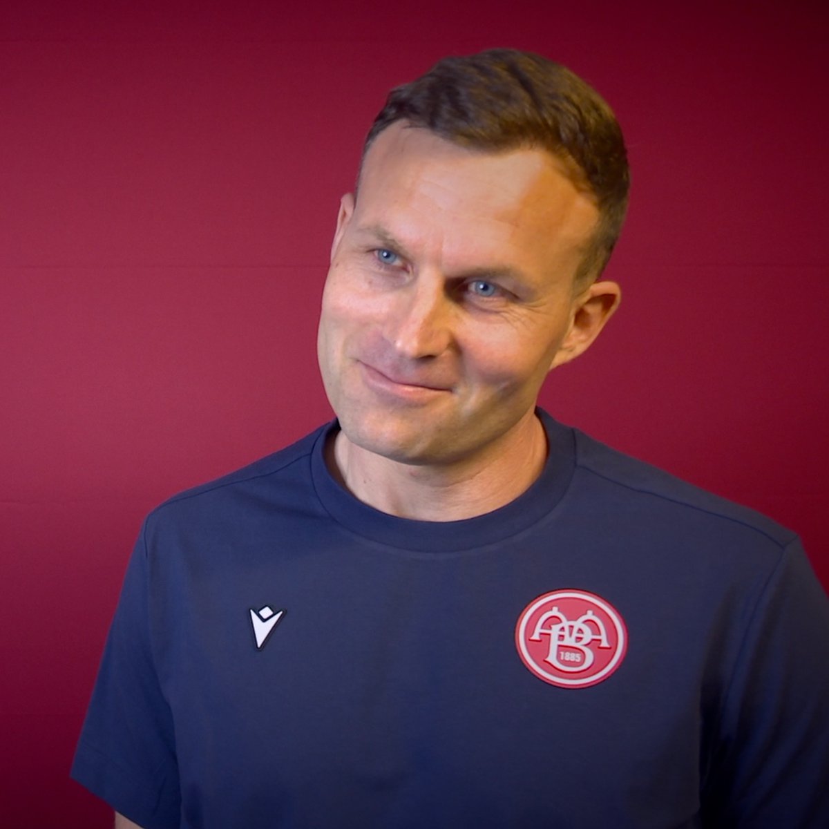 aabsportdk's tweet photo. Vores nye cheftræner, Kristoffer Wichmann 🔴⚪️🔴
#SammenOmAaB #AaB #SuperAaB #sldk https://t.co/rBjRL7TLu2