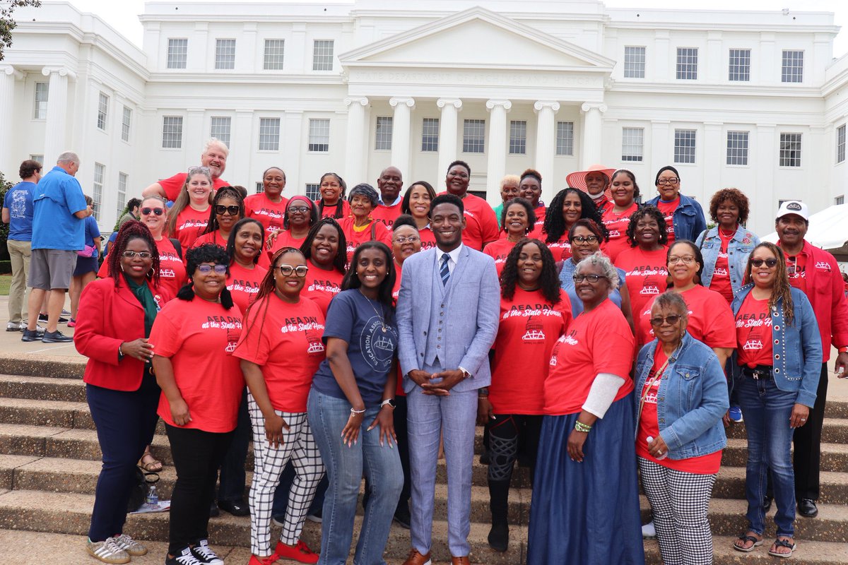 myAEA's tweet photo. Today, over 400 educators from far and wide met with legislators to express appreciation for key legislative wins such as paid parental leave and fully funding PEEHIP.  🎉 THANK YOU for making AEA Day at the State House a success! 🙌 

📸 View photos here: https://t.co/edb145iNWA. #myAEA #AEADay25 #alpolitics