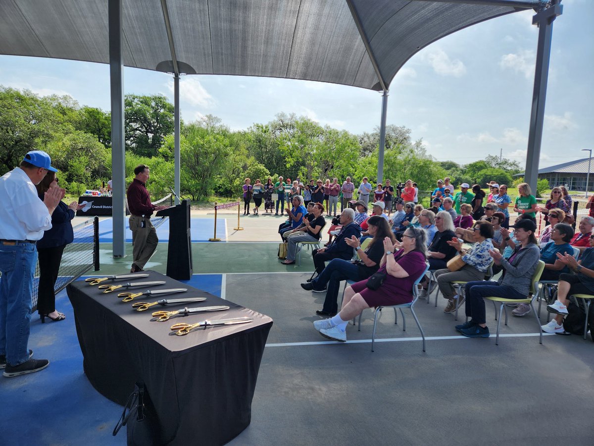 MistySpearsD9's tweet photo. 💚 Today we celebrated the ribbon cutting of the new pickleball courts at the Walker Ranch Senior Center. 
Thank you to all who attended and enjoyed green cupcakes! https://t.co/wtpF957nM2
