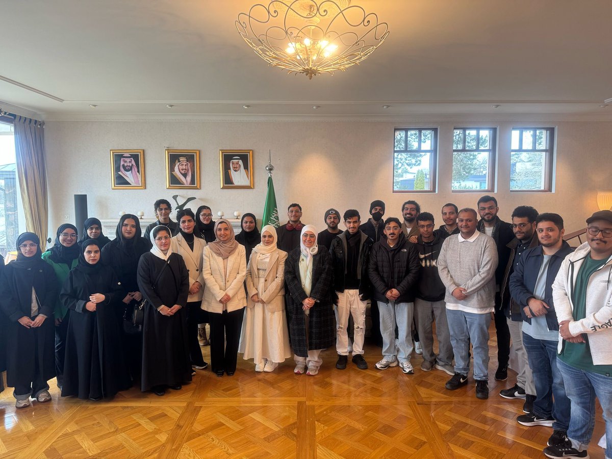 Nisreen_Alshibl's tweet photo. سعدت اليوم بإستضافة مجموعة من الطلاب السعوديين المتميزين، الذين قدموا إلى هلسنكي لحضور برنامج تدريبي في مجال صناعة الألعاب في جامعة @Metropolia بالتعاون مع @McitGovSa @SdaAcademy واستمعت لتجاربهم ومشاريعهم المتميّزة، متمنية لهم طيب الإقامة. https://t.co/p9XznioKVY