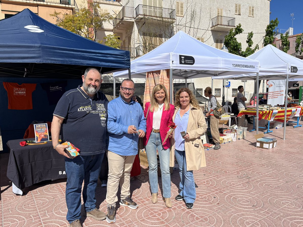 juntsxcatdb's tweet photo. SANT JORDI ‘25 🐉🌹📖 

Un any més, el nostre grup municipal ha participat en la Diada de Sant Jordi a #torredembarra , una jornada agradable on Roses i Llibres són els grans protagonistes!

Bona diada de Sant Jordi, torrencs i torrenques! https://t.co/srGeFlQLnD