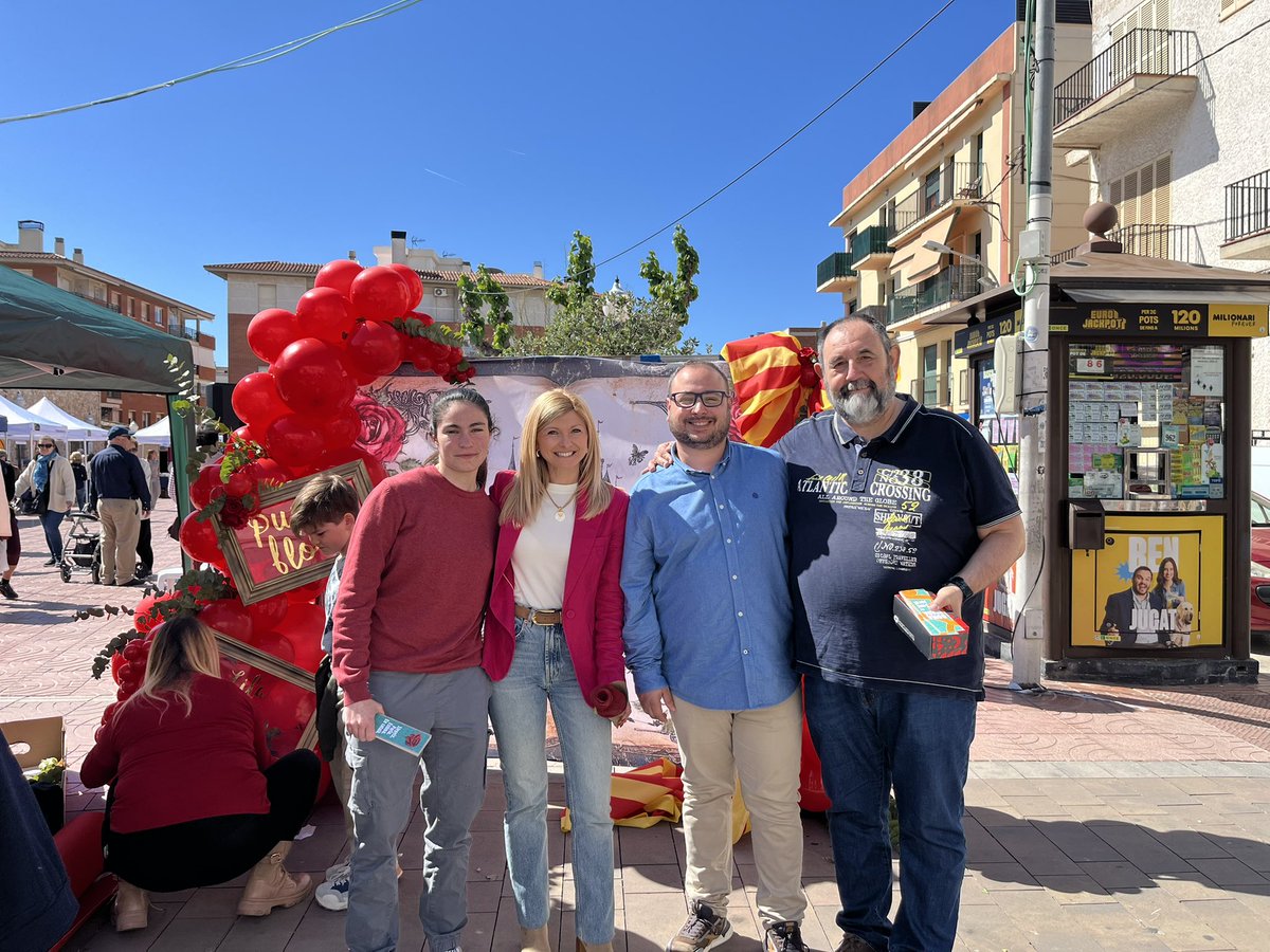 juntsxcatdb's tweet photo. SANT JORDI ‘25 🐉🌹📖 

Un any més, el nostre grup municipal ha participat en la Diada de Sant Jordi a #torredembarra , una jornada agradable on Roses i Llibres són els grans protagonistes!

Bona diada de Sant Jordi, torrencs i torrenques! https://t.co/srGeFlQLnD