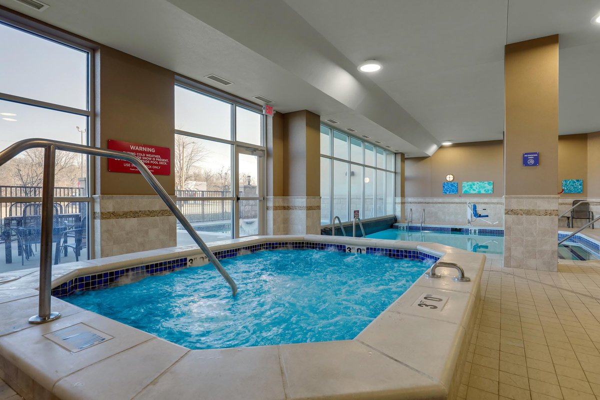 Enjoy a new look and late-night dining in Mt. Vernon, IL! ✨🍸
The Drury Plaza Hotel Mt. Vernon is ready to greet you with refreshed spaces and a new lobby bar. Learn more: bit.ly/4cRxjQ2