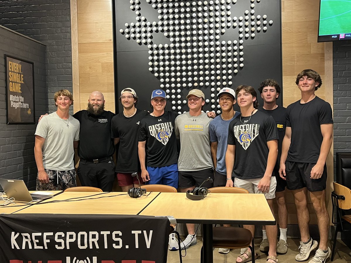 WildcatBSB's tweet photo. Thanks to @HighTechTony, @KREFsportsTV , and @BWWings at 164th and Portland for allowing us to hang out and talk baseball tonight on the KREF Baseball show!! https://t.co/h6HYQiphjO