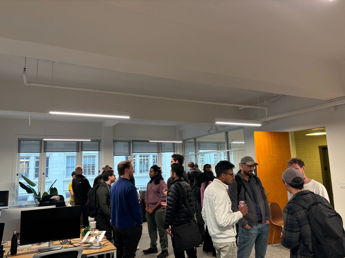 sfonchain's tweet photo. Packed house here at the SF Shipyard 🛳️ https://t.co/uYTuFz9HP7