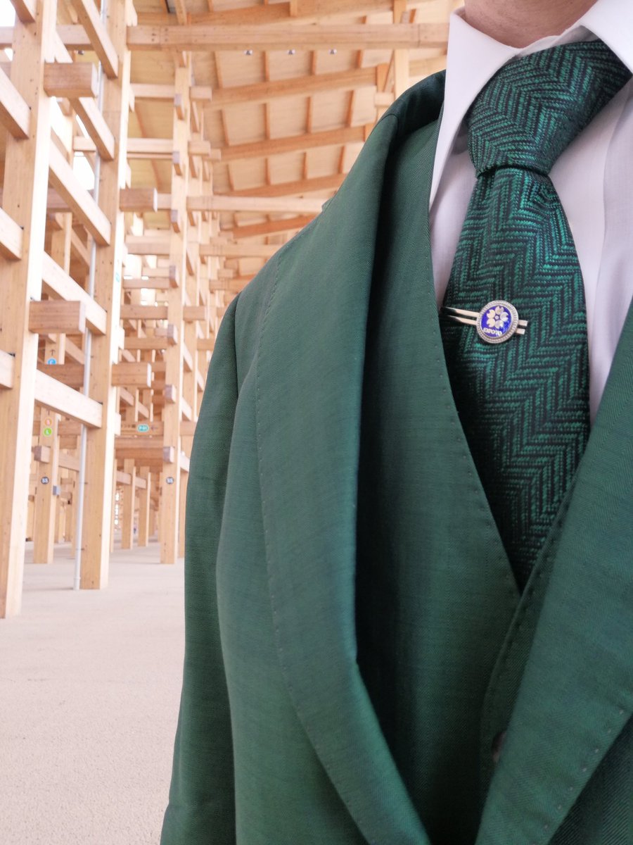 オジイの形見の1970年ネクタイピンを付けて万博に来ました。 #大阪関西