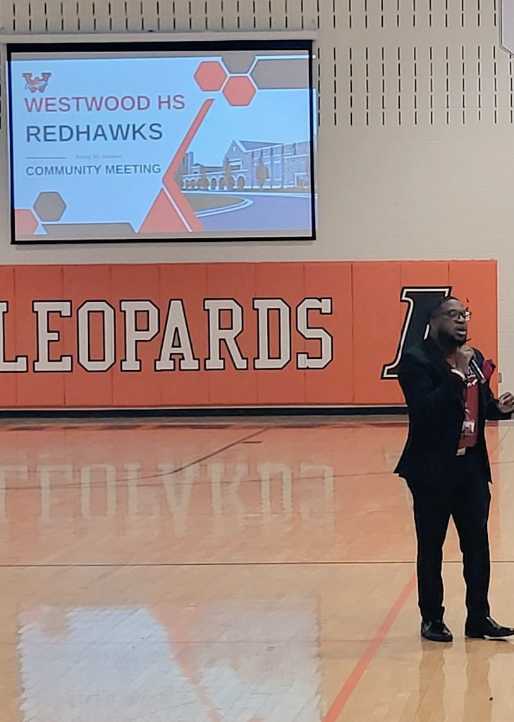 mrskjeter's tweet image. Busy season at school with celebrations, recognitions, and next year prep! Honored to speak to @LongleafMiddle rising 9th graders today.
@Astephens_WHS - great job facilitating! @WHS_Redhawks @MrsTNicholson @RichlandTwo