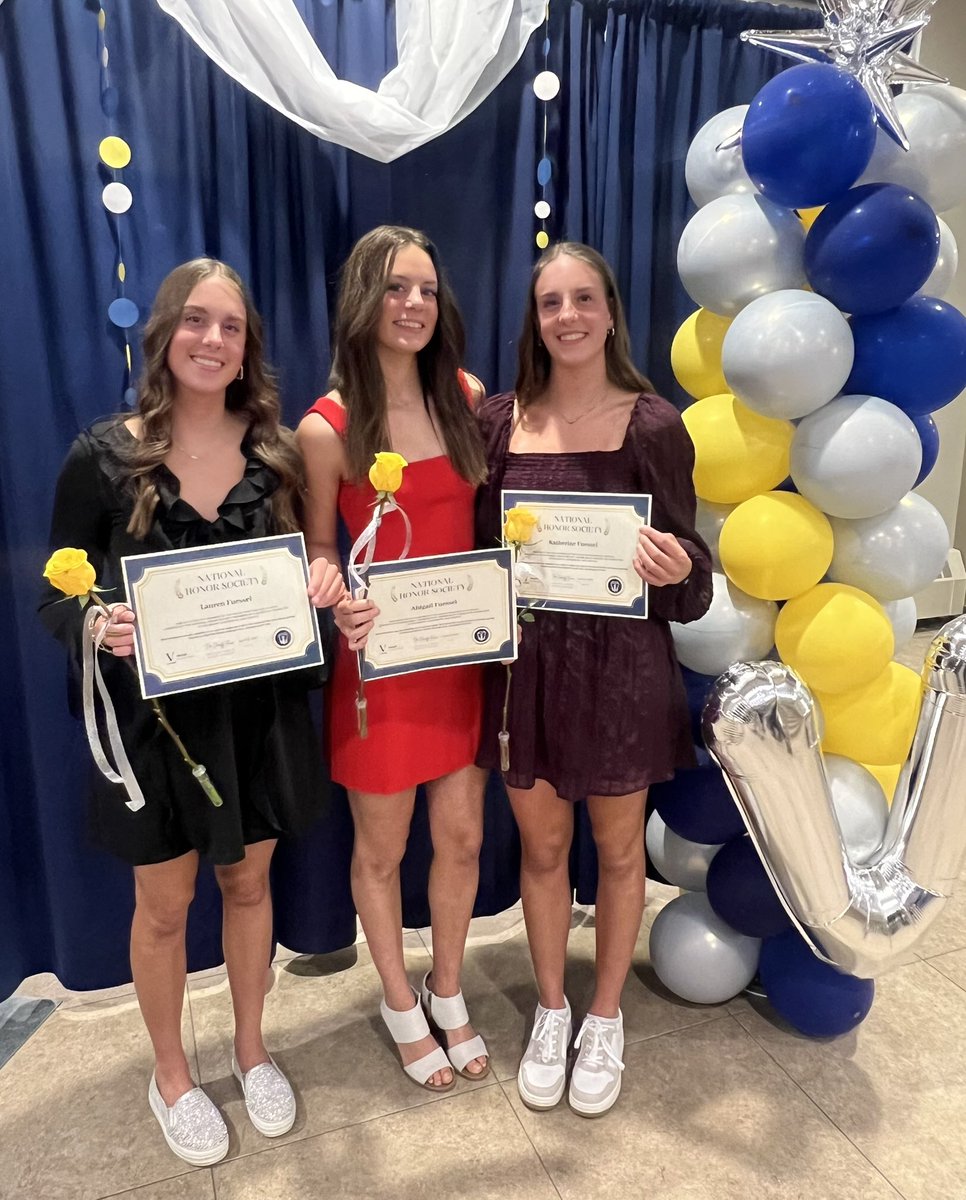 FuesselSherry's tweet image. Super proud of Abby, Kate and Lauren’s academic achievements! #NHS