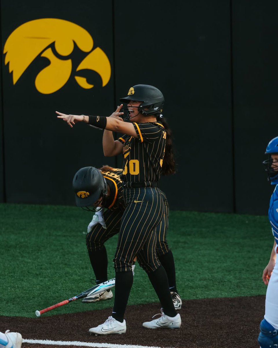 NCAA Softball tweet media