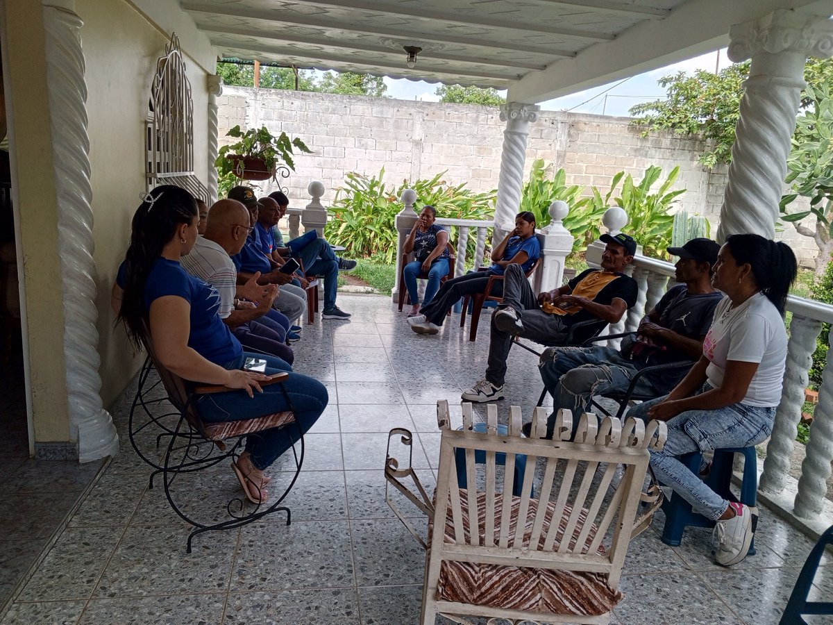 UNT_RomGallegos's tweet photo. La estructura municipal y parroquial de @UNT_RomGallegos reunida afinando detalle para el inicio de campaña para la venideras elecciones de gobernadores y diputados de este #25may #AquiNadieSeRinde #VenezuelaEsLaRazon https://t.co/UWVULbTSOj
