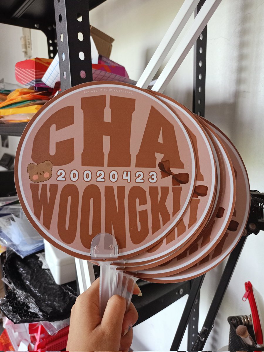 moonsprints's tweet photo. ❣️30 PCS ROUND FANS B2B MATTE 
📦Quezon City

DM TO ORDER POOOO❣️

#moonsprints https://t.co/9i6AvY1mOs
