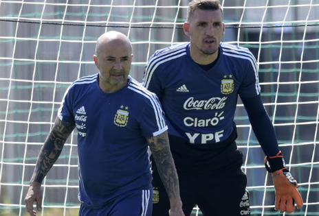 delfi_fdez's tweet photo. Fue así que, luego de ese día, Franco Armani comenzó a escalar y crecer profesionalmente. Meses después, recibió el llamado del entrenador Jorge Sampaoli para formar parte del plantel de la Selección Argentina🤍💙 https://t.co/Djof17lua6