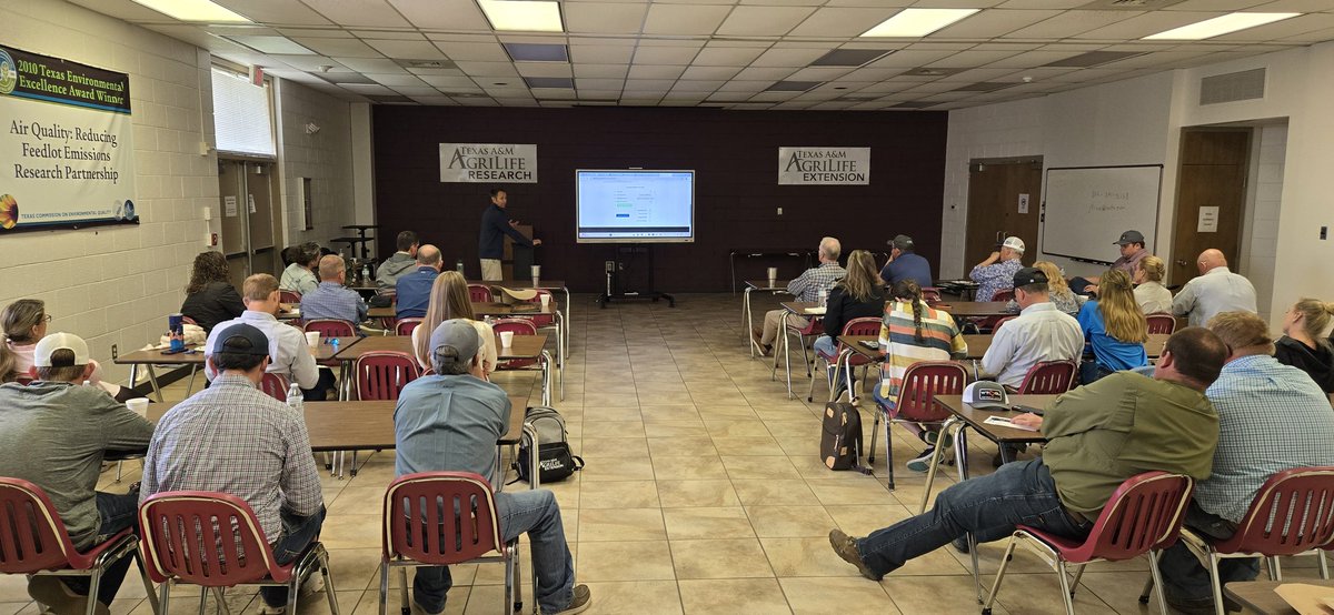 DrAgustingrass's tweet image. Some highlights from my trip to Lubbock and Amarillo, TX. Zoysiagrass demos, Extension Agent Training and Industry Seminar. @bulldawg3155 @AggieTurf @txextension