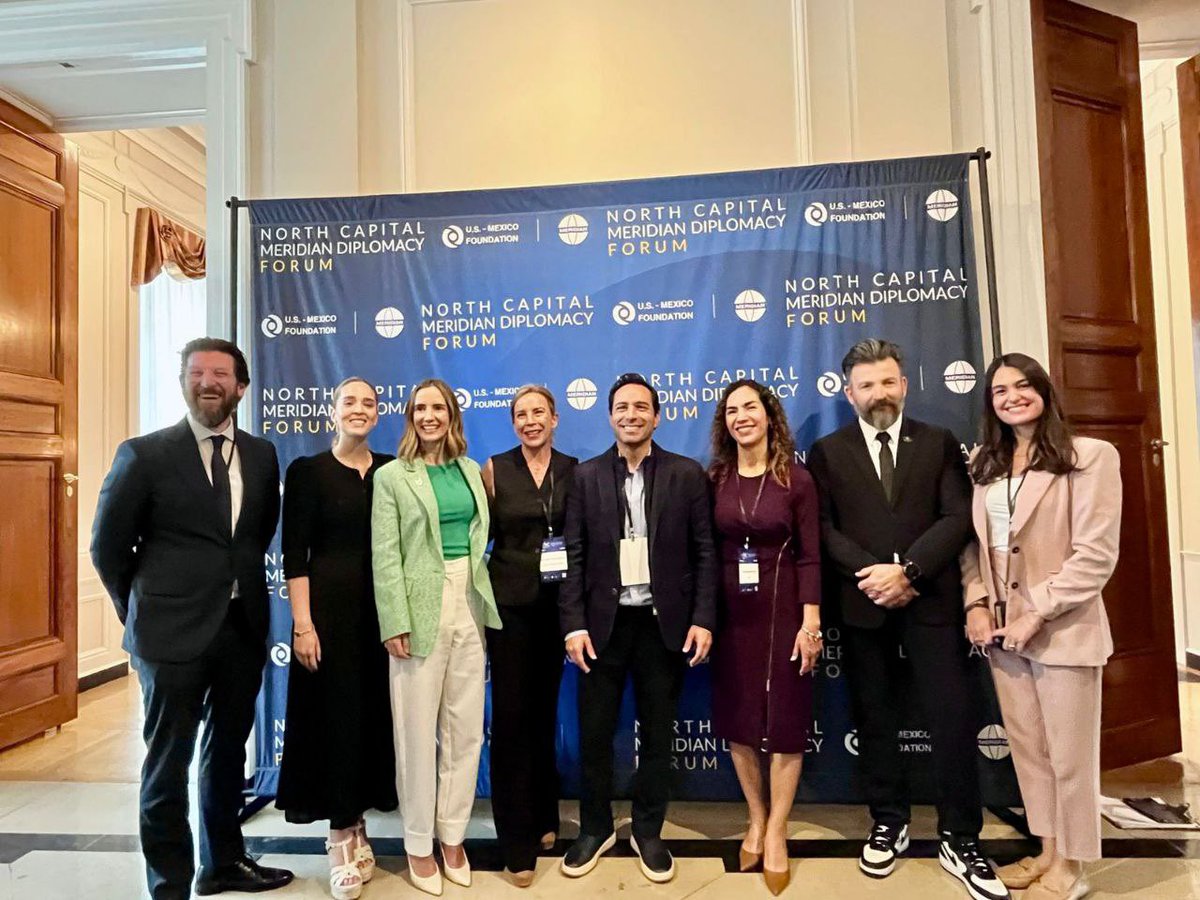 MauVila's tweet photo. En #WashingtonDC, me dio mucho gusto participar en el North Capital Meridian Diplomacy Forum (@NorthCapital_F) organizado por el @MeridianIntl y la @USMexicoFound, donde dialogamos sobre cómo los gobiernos estatales y locales impulsan el desarrollo económico, la sostenibilidad y la cooperación internacional de América del Norte, junto con Julia Bareman, Directora General de la Oficina de Alberta en Washington; Ted McKinney, Director de la Asociación Nacional de Departamentos Estatales de Agricultura de Estados Unidos (@NASDAnews) y @Paloma__PG, Representante del Gobierno del Estado de Querétaro.