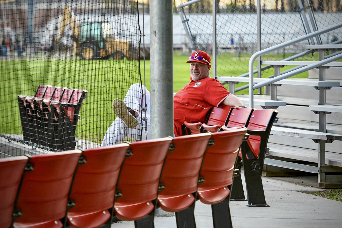 Milestone Moment! ⚾️
Coach Mike Haney earns his 300th win as Head Coach of Rough Rider Baseball!
A 1992 Roosevelt grad and former standout player, he’s led the program since 2003 — building a legacy of leadership, passion, and Rider Pride.
#300Wins #CoachHaney #KentRiderPride